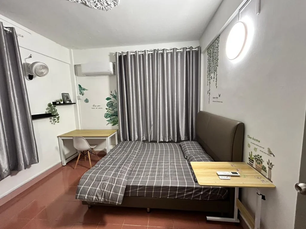 Plain bedroom shell with plaid bedsheets
